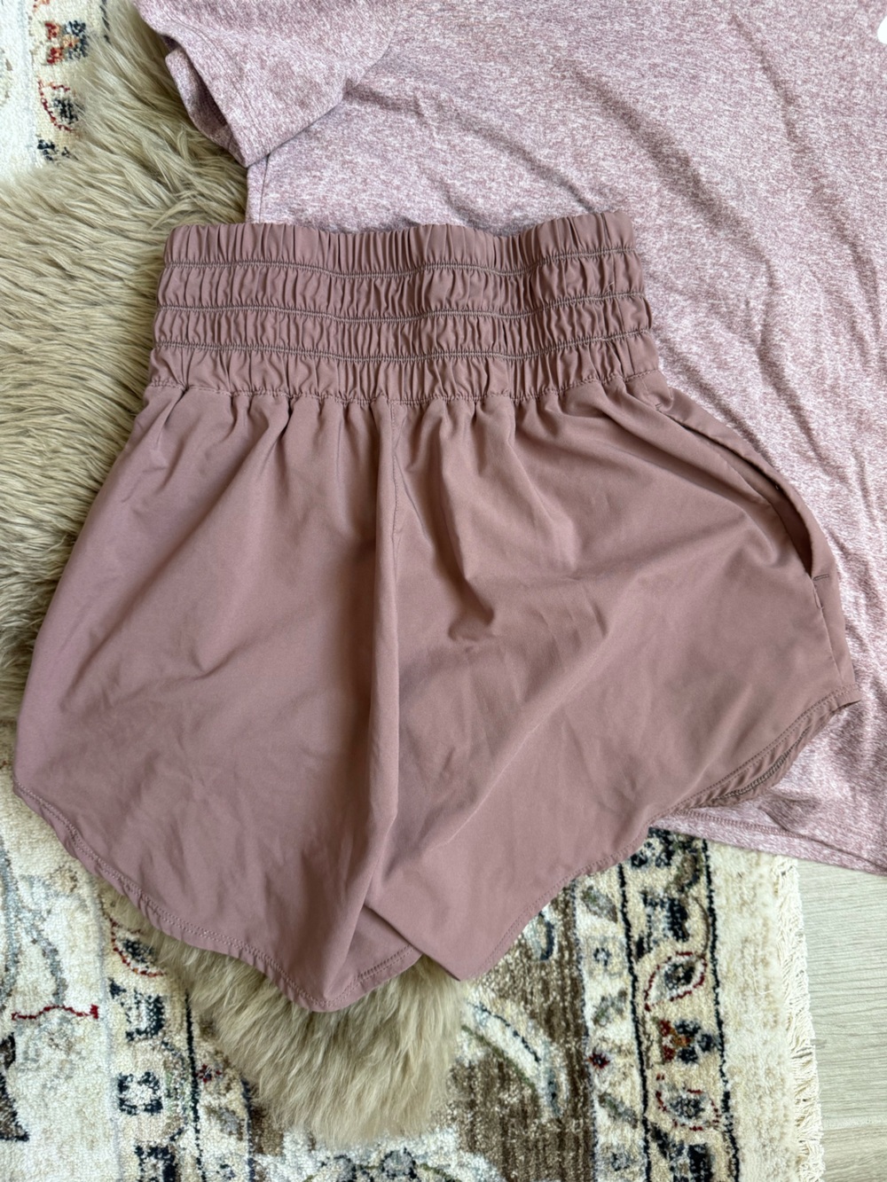 Nike Dri-FIT Women’s Set Heathered Tee Ultra High Waisted Shorts Small Medium - Picture 5 of 8